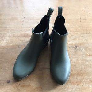 Sam Edelman forest green Chelsea rain boots